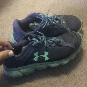 Under Armour women’s assert 6